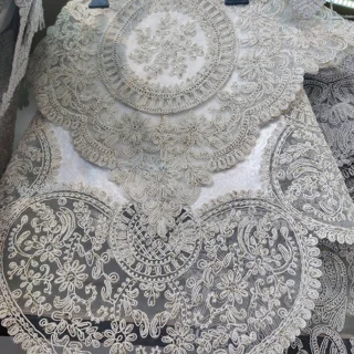 رومیزی مربع با دو عسلی مربع